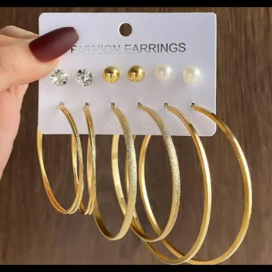 Set of elegant everyday earrings
